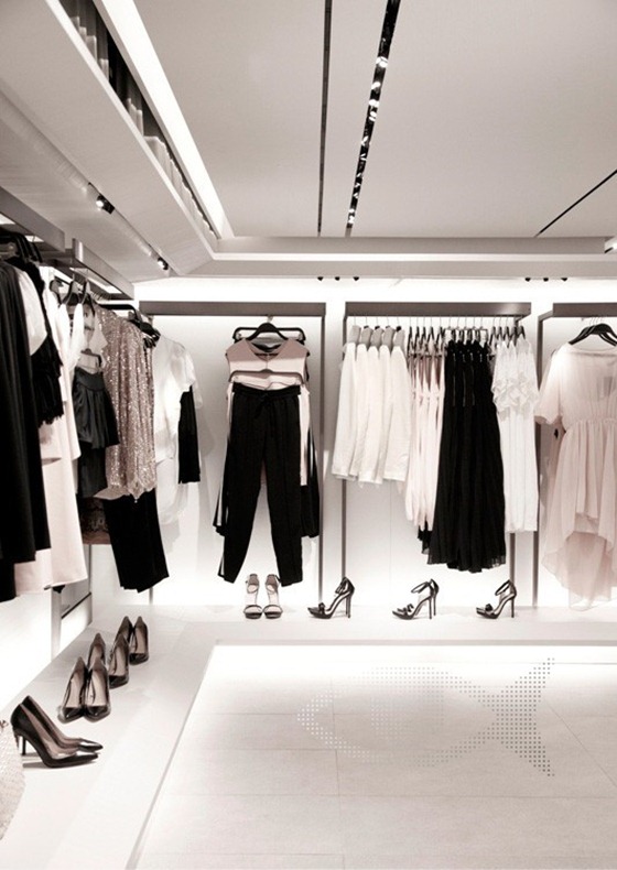 ... store designâ€™s primary emphasizes simplicity as part of the retailer